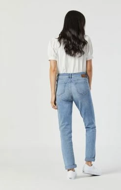 Mavi KATHLEEN SLIM BOYFRIEND IN LIGHT FEATHER BLUE
