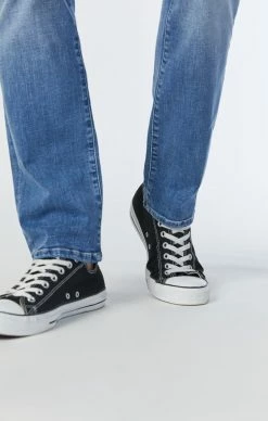 Mavi Denim ZACH STRAIGHT LEG JEANS IN MID FOGGY ORGANIC MOVE