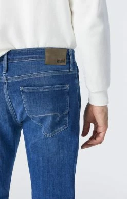 Mavi Denim MARCUS SLIM STRAIGHT LEG IN LIGHT FEATHER BLUE
