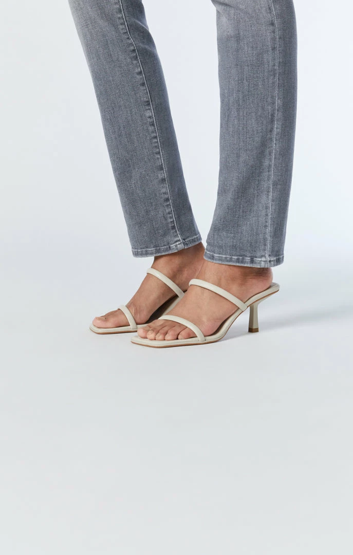 Best Sale π Mavi KATHLEEN SLIM BOYFRIEND π JEANS IN LIGHT GREY FEATHER BLUE β 7 Mavi KATHLEEN SLIM BOYFRIEND JEANS IN LIGHT GREY FEATHER BLUE