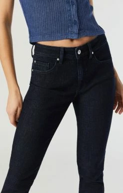 Mavi KATHLEEN SLIM BOYFRIEND IN SOLID RINSE FEATHER BLUE