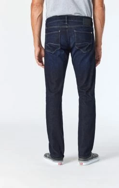 Mavi MARCUS SLIM STRAIGHT LEG IN RINSE BRUSHED FEATHER BLUE