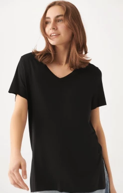 Mavi Tops & T-Shirts WOMEN'S BASIC V-NECK T-SHIRT IN BLACK
