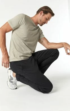 Mavi JOHNNY SLIM CHINO IN BLACK SATEEN TWILL