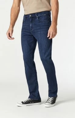 Mavi Denim ZACH STRAIGHT LEG IN RINSE BRUSHED SUPERMOVE