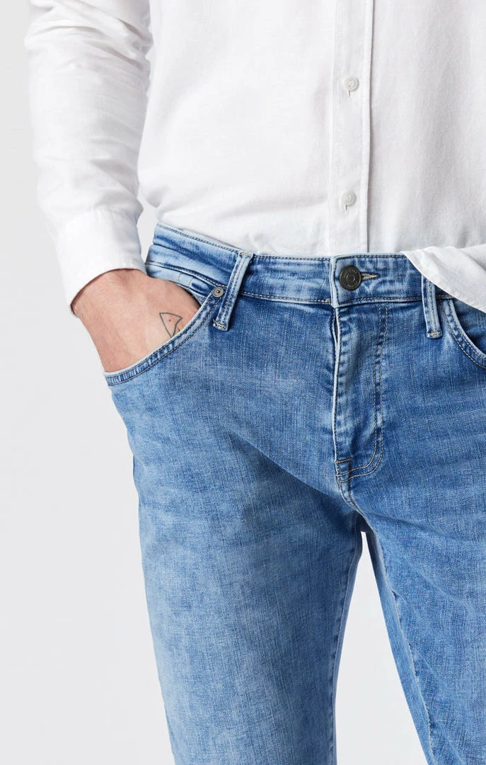 Deals ๐ฅ Mavi JAKE SLIM LEG ๐ JEANS IN LIGHT BRUSHED ORGANIC MOVE Denim ๐ 4 Mavi JAKE SLIM LEG JEANS IN LIGHT BRUSHED ORGANIC MOVE Denim