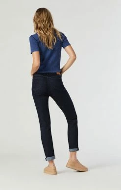 Mavi KATHLEEN SLIM BOYFRIEND IN SOLID RINSE FEATHER BLUE