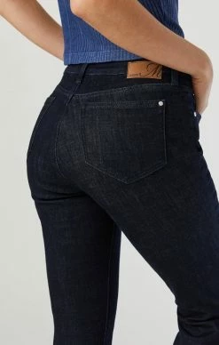 Mavi KATHLEEN SLIM BOYFRIEND IN SOLID RINSE FEATHER BLUE