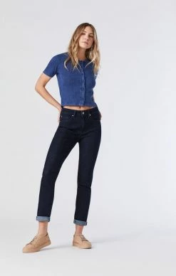 Mavi KATHLEEN SLIM BOYFRIEND IN SOLID RINSE FEATHER BLUE